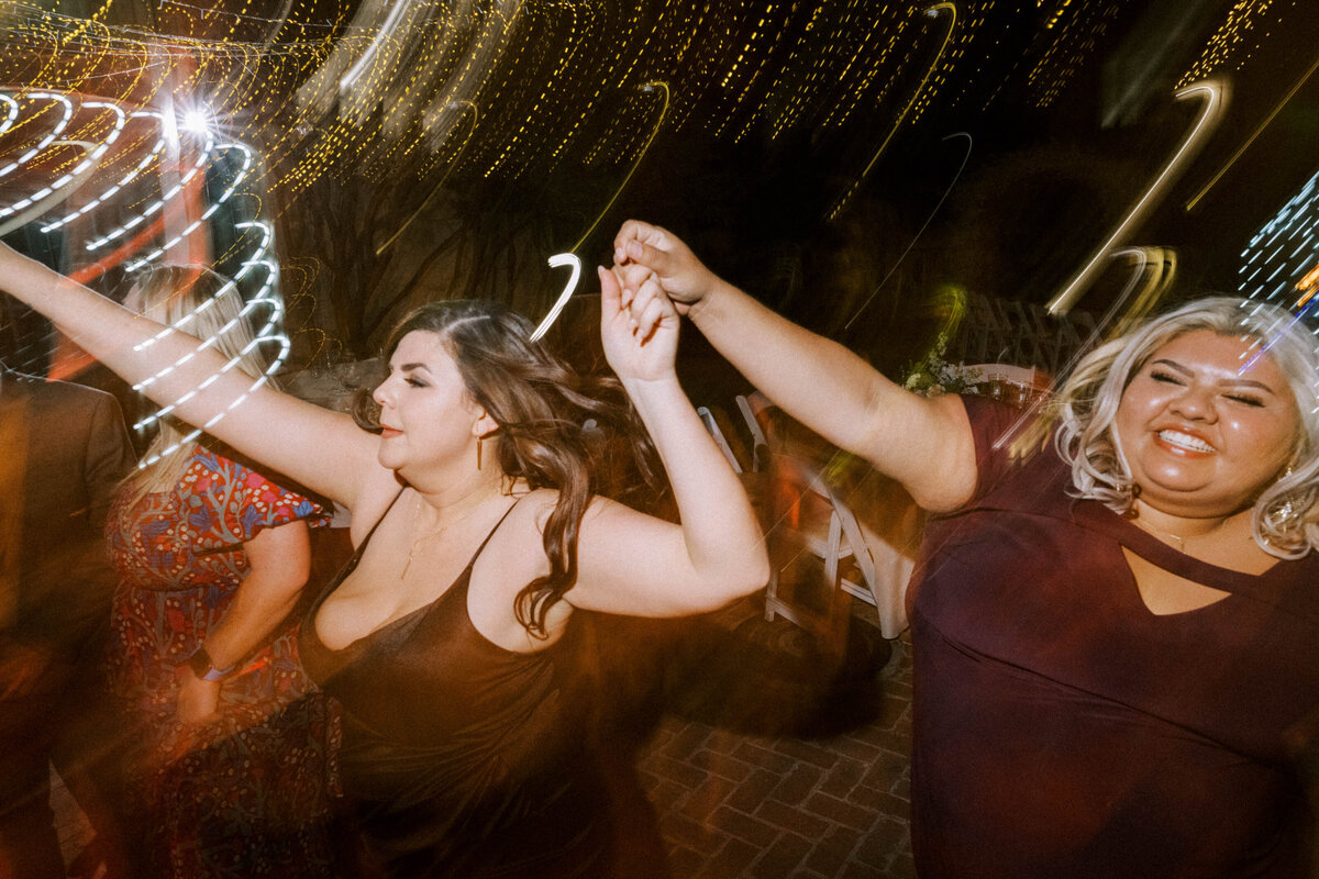 girls-dancing-with-shutter-drag