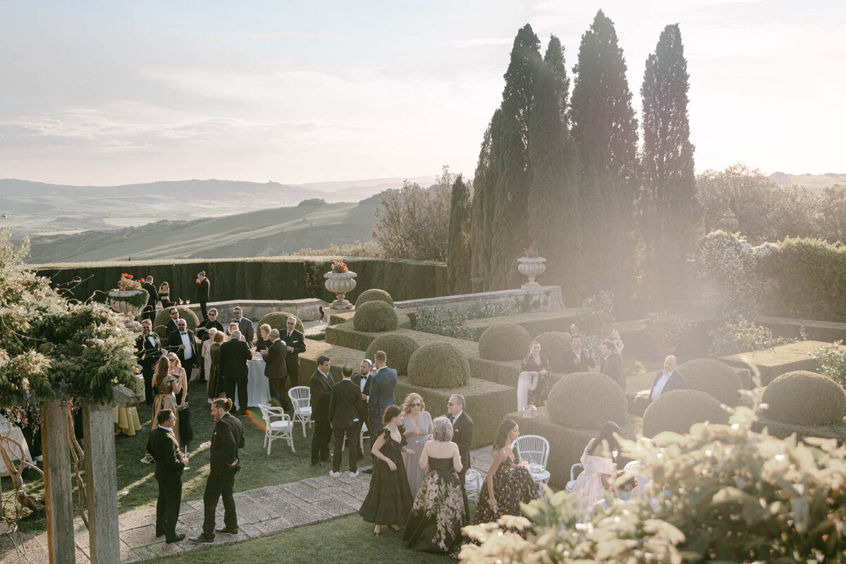 Flora_And_Grace_La_Foce_Tuscany_Editorial_Wedding_Photographer-540