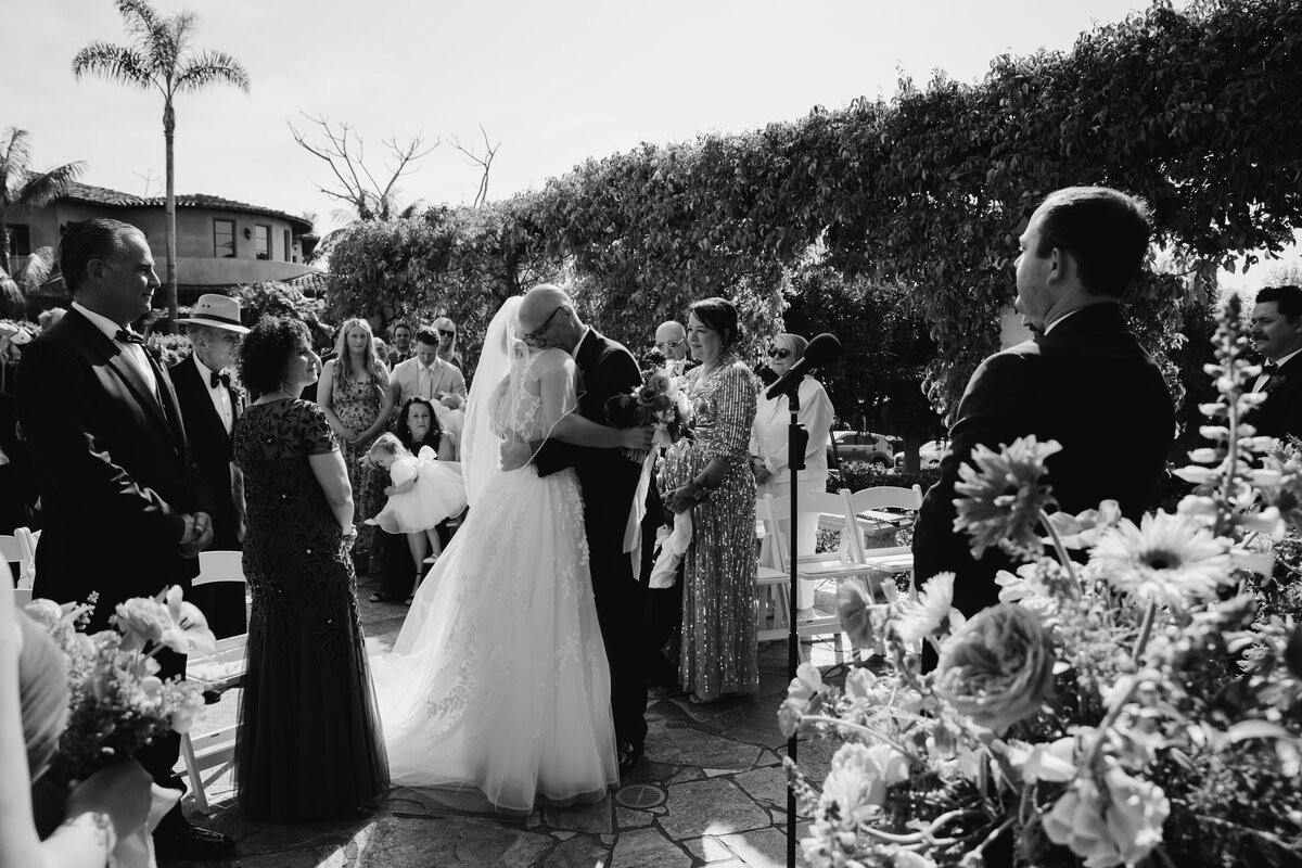 Katherine-Beth-Photography-the-thursday-club-wedding-the-thursday-club-san-diego-wedding-womens-club-san-diego-wedding-photos-point-loma-wedding-photographer-san-diego-wedding-photographer-vibrant-wedding-inspo-colorful-wedding-10