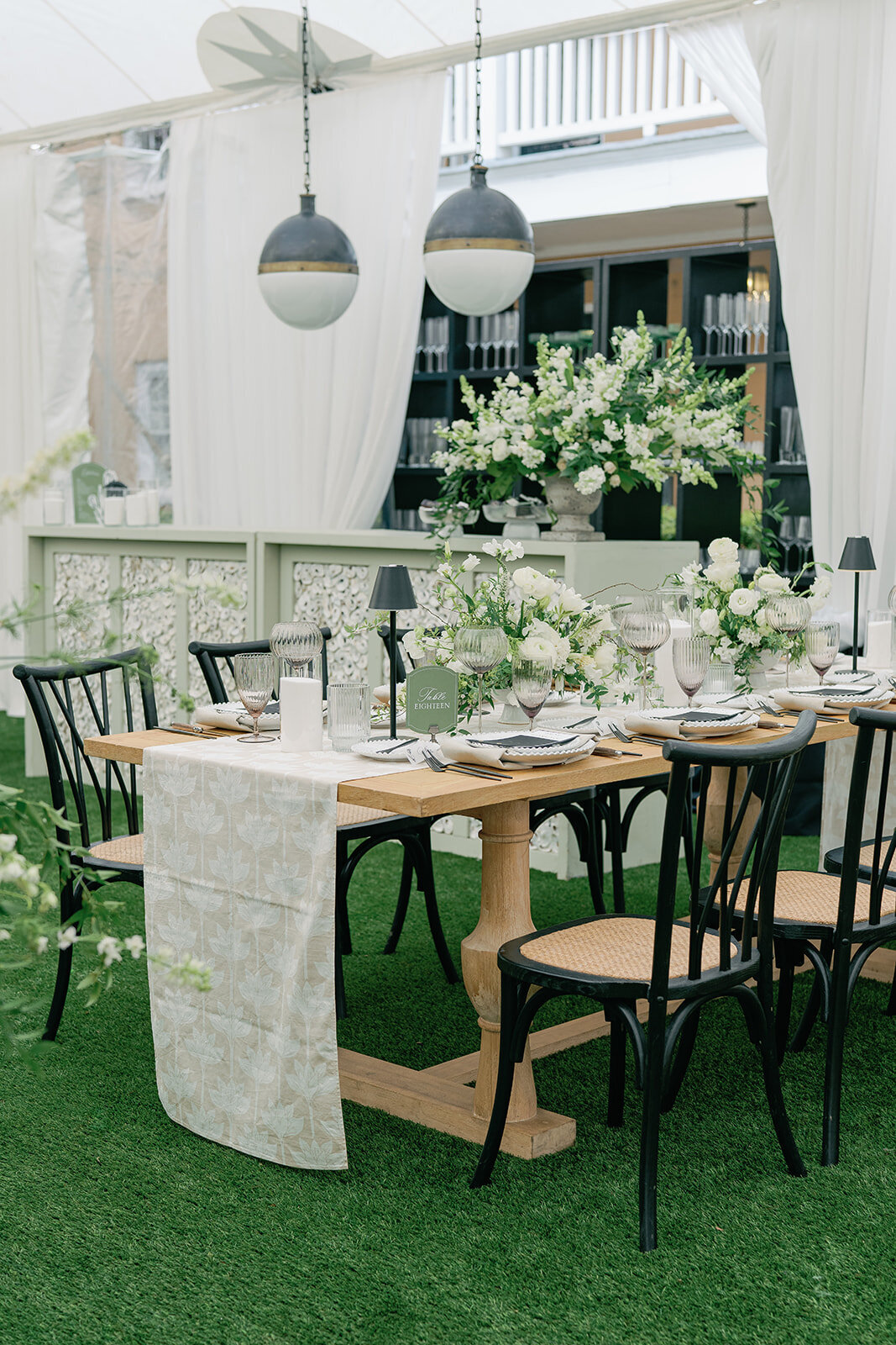 elevated_neutral_tones_governor_thomas_bennett_house_charleston_destination_wedding_photographer_wedding_Kailee_DiMeglio_Photography-678