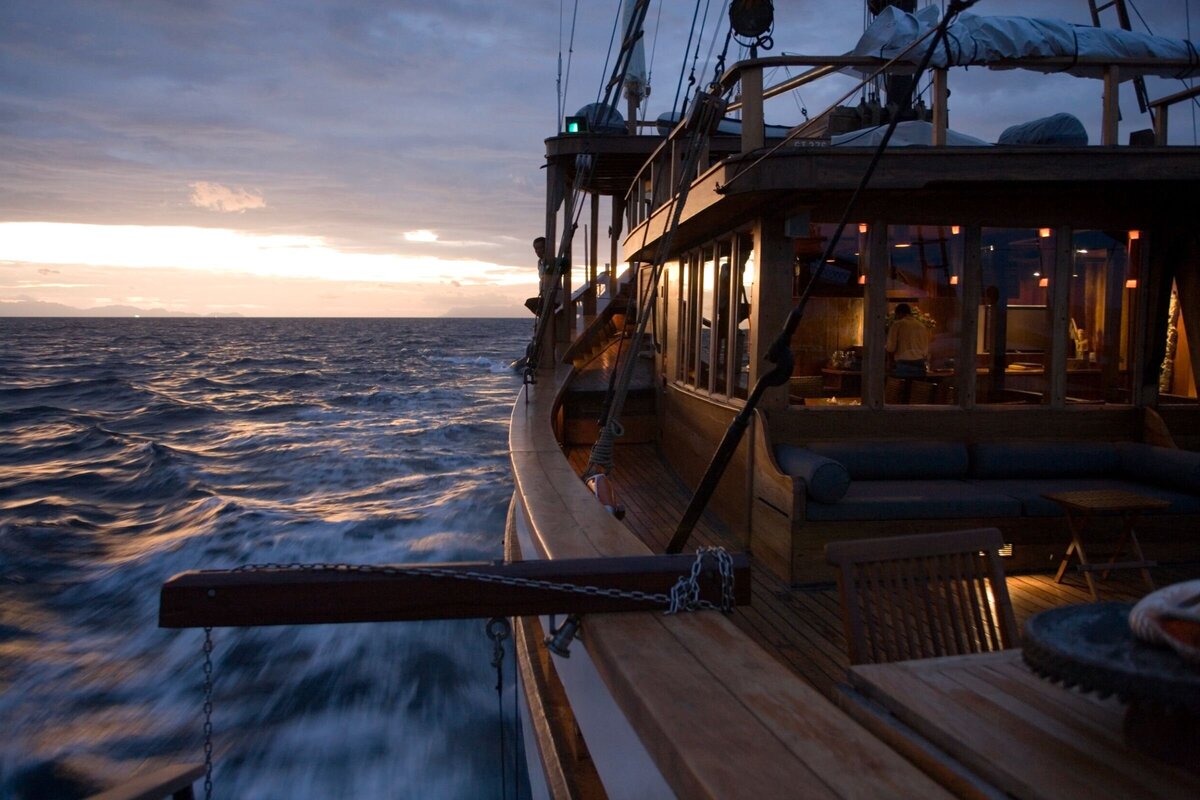 Luxury Yacht Charter Indonesia Silolona 19