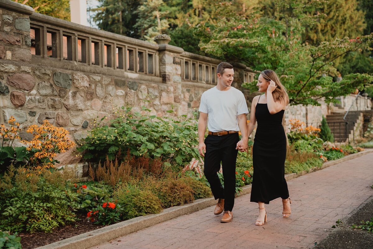 lovely-engagement-photos-cranbrook-museum-west-bloomfield