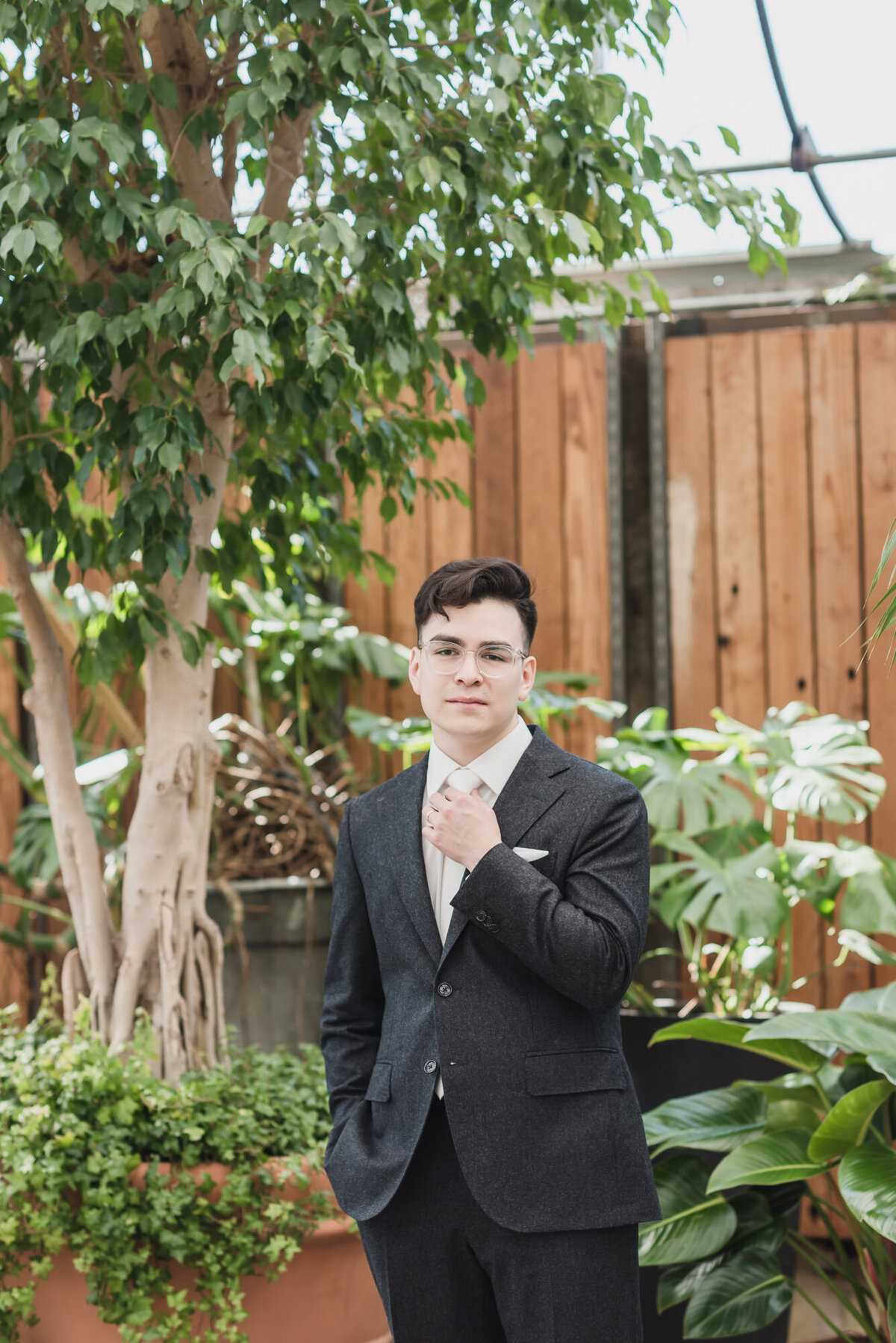 BLUSH AND BLACK SPRING PLANTERRA CONSERVATORY WEDDING IN WEST BLOOMFIELD, MICHIGAN PROVIDED BY KARI DAWSON, TOP-RATED DETROIT WEDING PHOTOGRAPHER, AND HER TEAM45