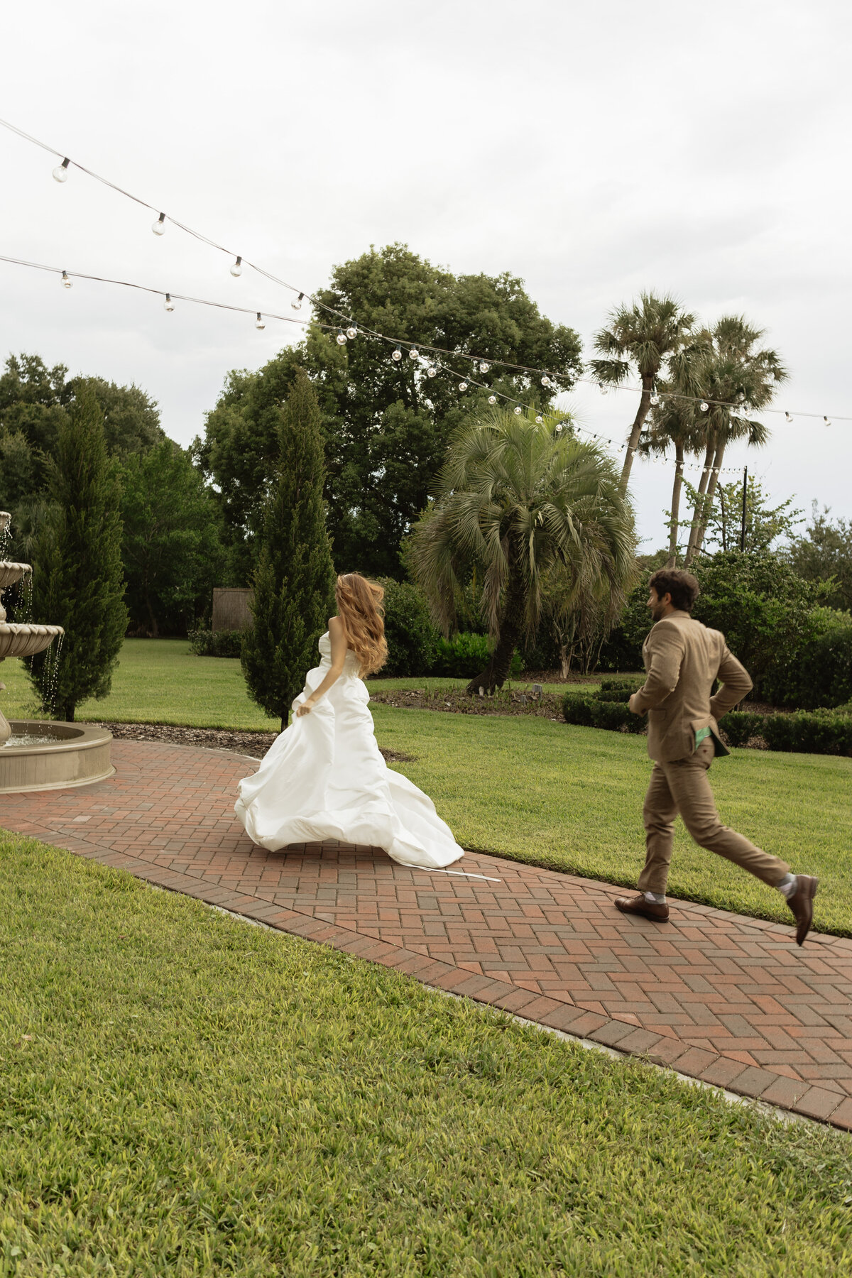 Elegant outdoor wedding surrounded by tropical greenery and historic charm at The Palm Mansion