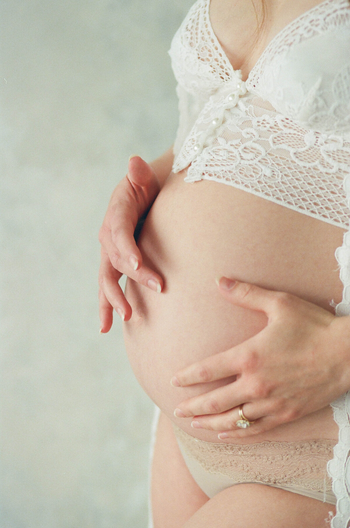 knoxville-maternity-photographer-the-white-room-studio-malin-portraits-film-3