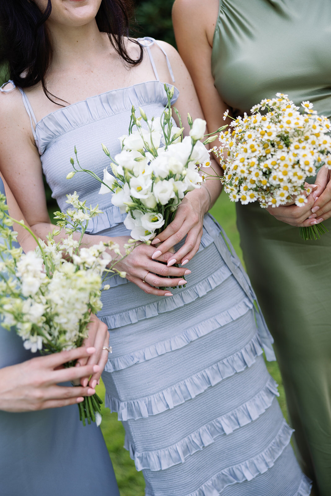 white-bridesmaid-bouqets-ri