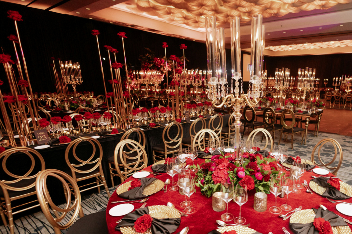 black-gold-pink-burgundy-wedding-reception-red-roses-crystal-candelabras-chargers-napkins