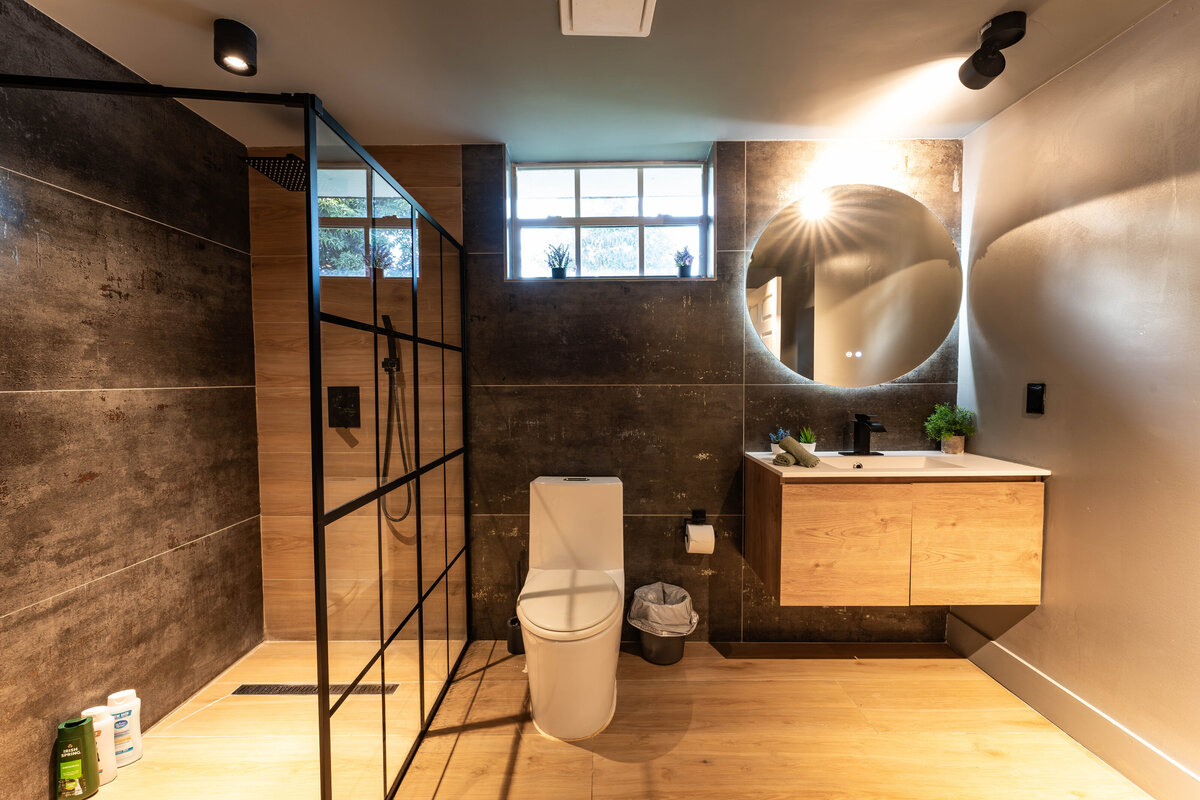 Bathroom 1 (1)