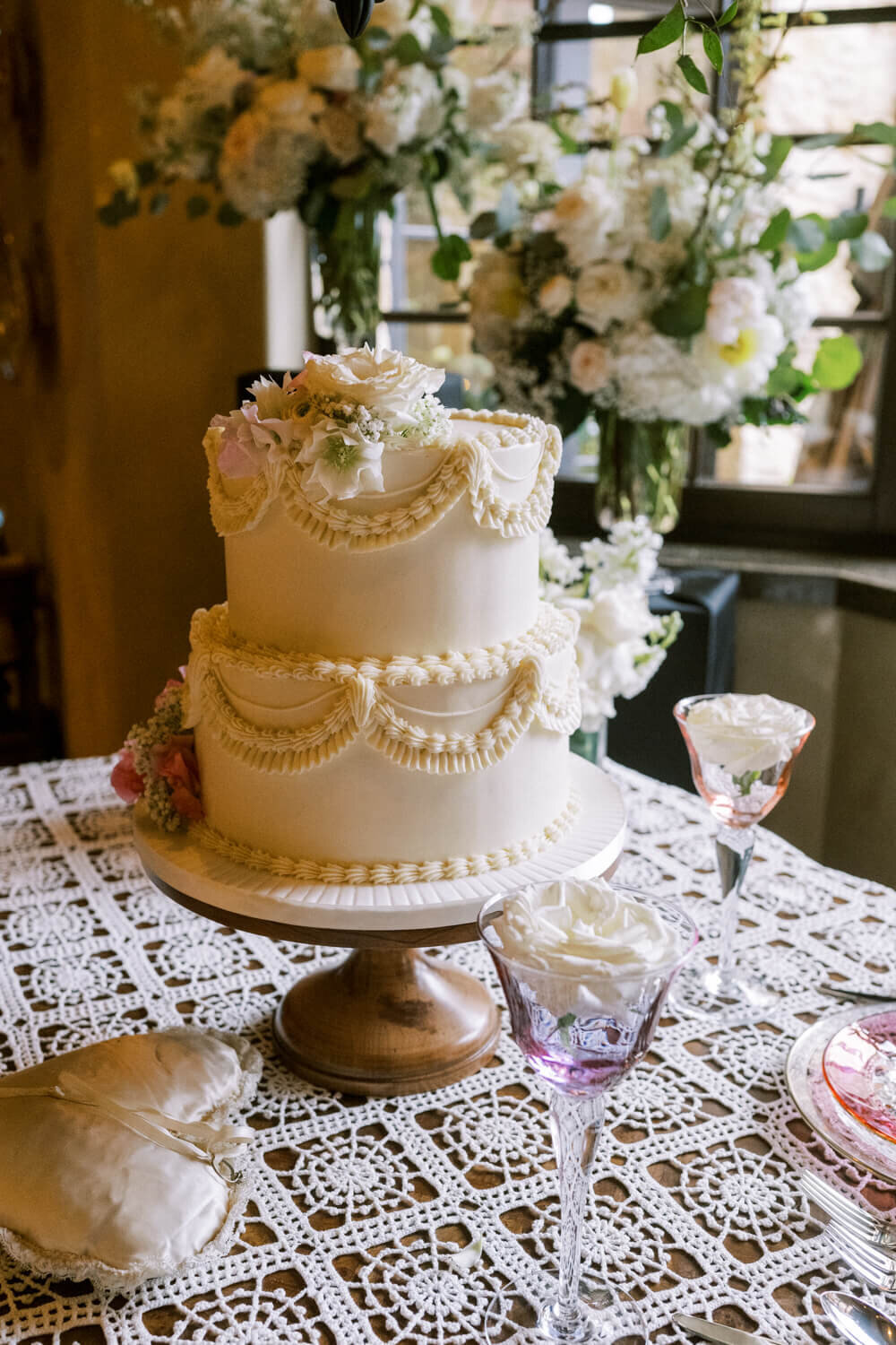 vintage-style-wedding-cake