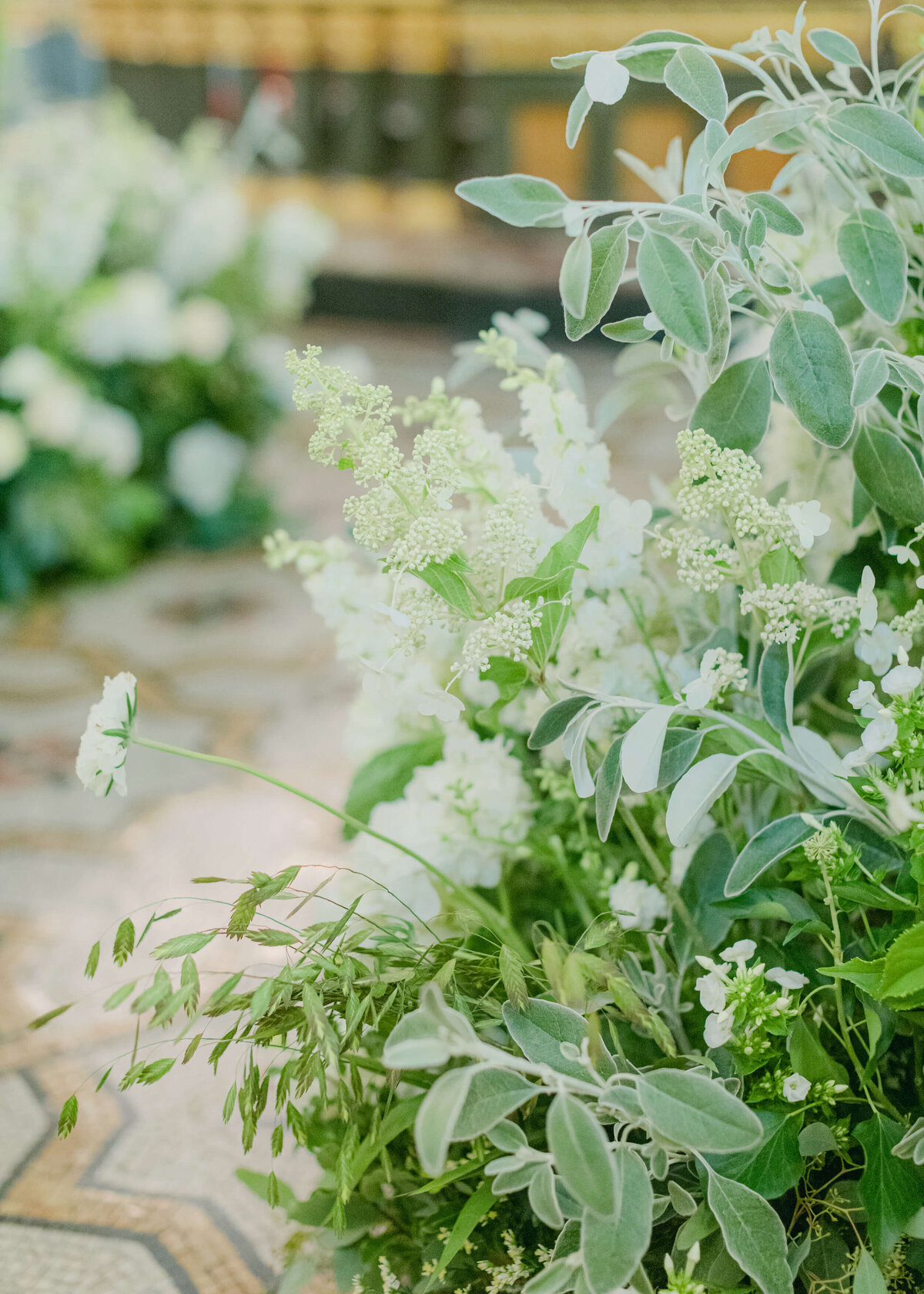 chloe-winstanley-weddings-jewish-ceremony-chuppah-flowers
