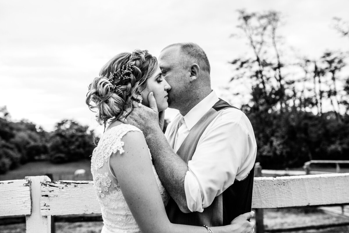 Amanda Souders Photography Fallen Tree Farm Wedding Photographer-950