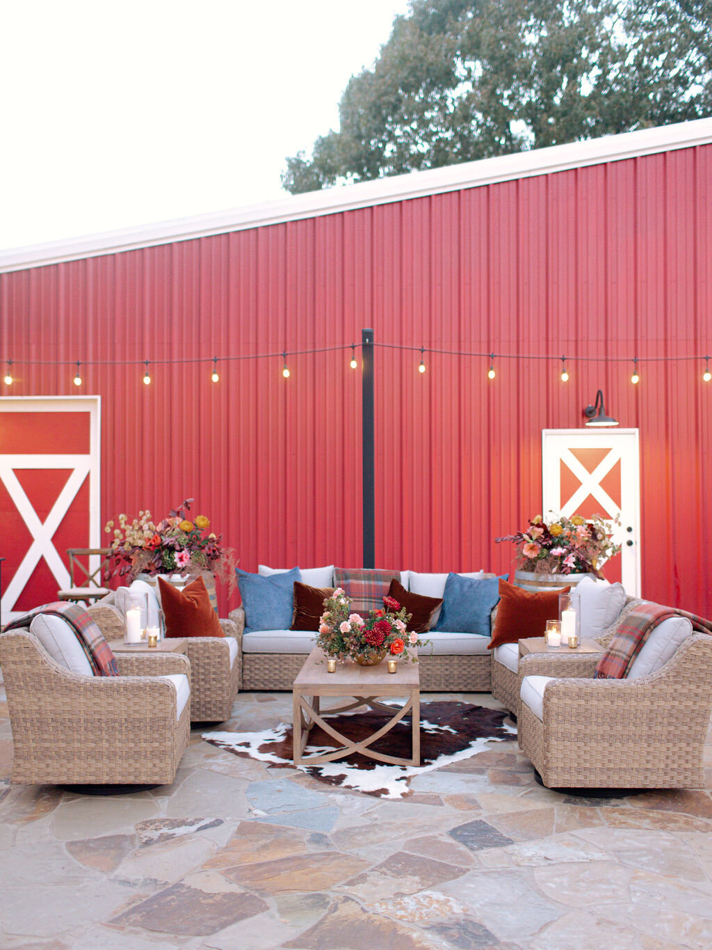 max-owens-fall-wedding-texas-ranch-lounge