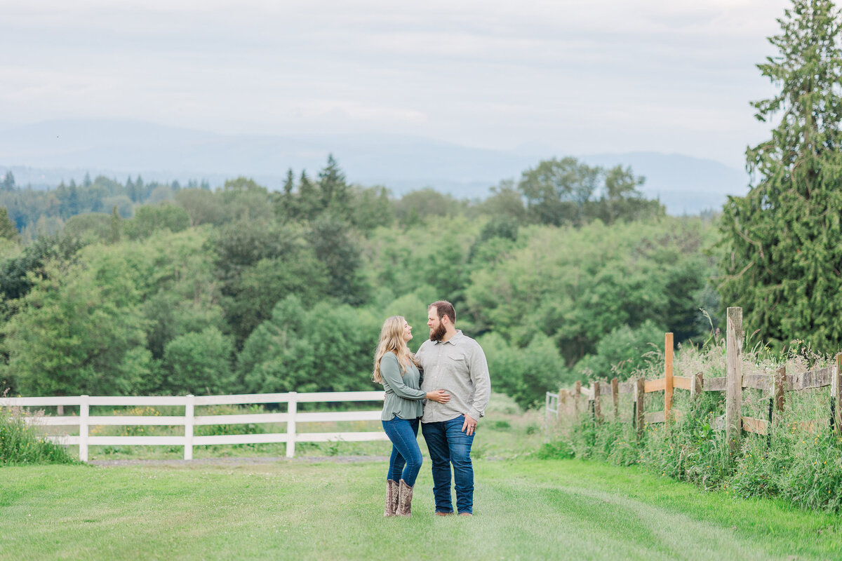 Eagle-Mountain-Ranch-Country-Venue-Arlington-WA-Engagement-Session-9219