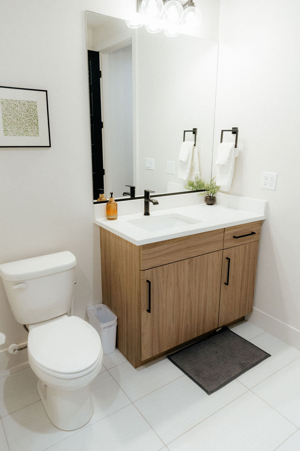 Beezah_FrankiesPlace_ALL-356
