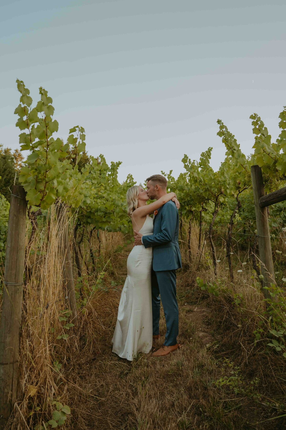 Oregon-Vineyard-wedding-photos-58