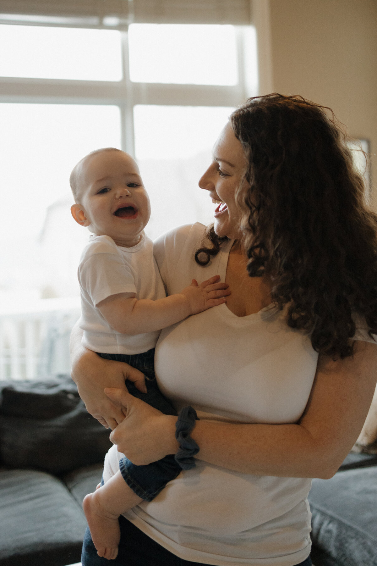 Seattle based motherhood, newborn and family photographer.