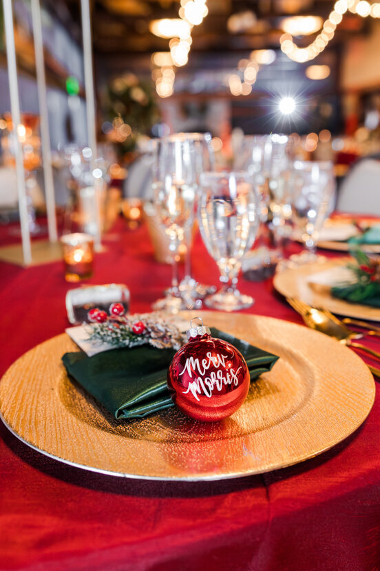 christmas-themed-table-setting-the-crossings-carlsbad-wedding