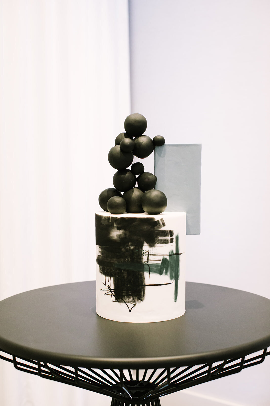 Modern-wedding-cake-art-gallery-pheonix-arizona