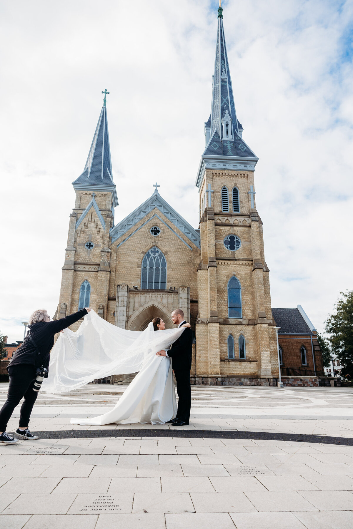 saint-andrews-church-wedding-couple