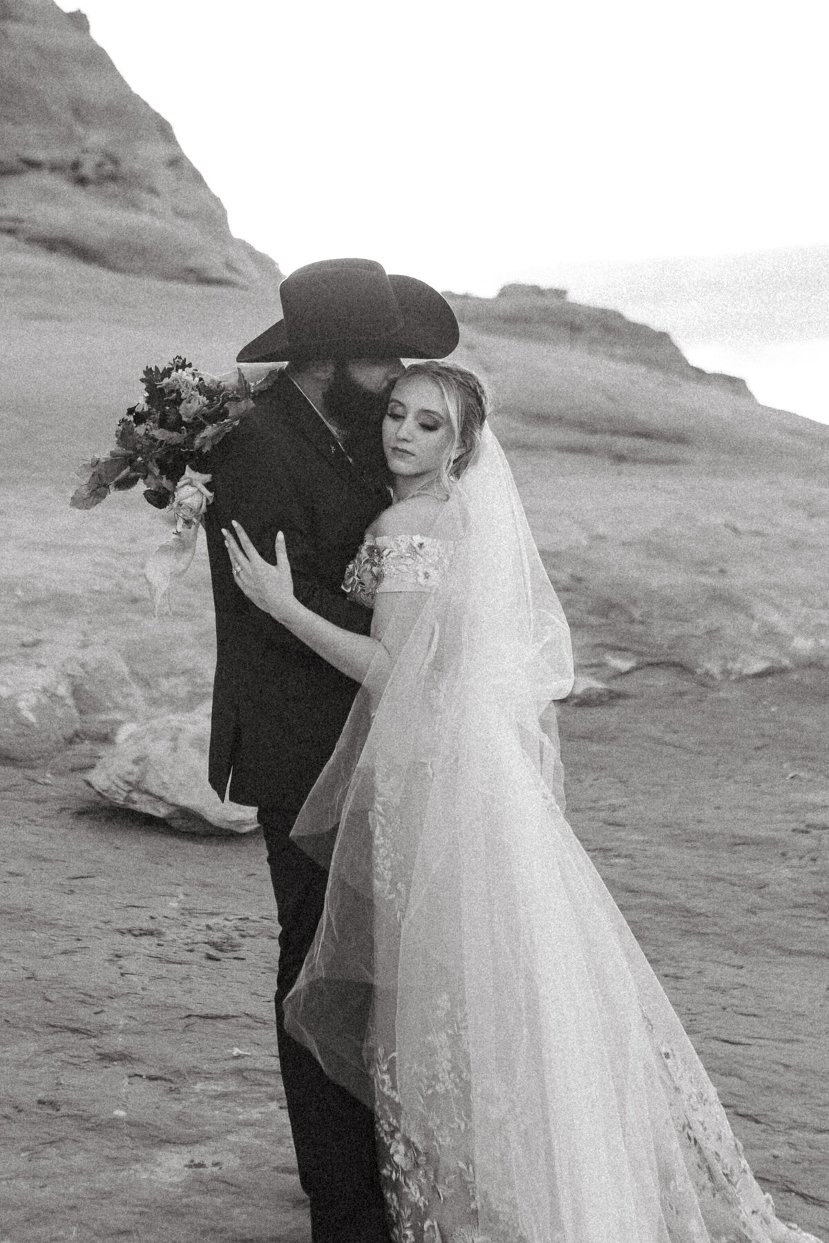 Looking Glass_Elopement_Moab_Bailey_Curtis-19