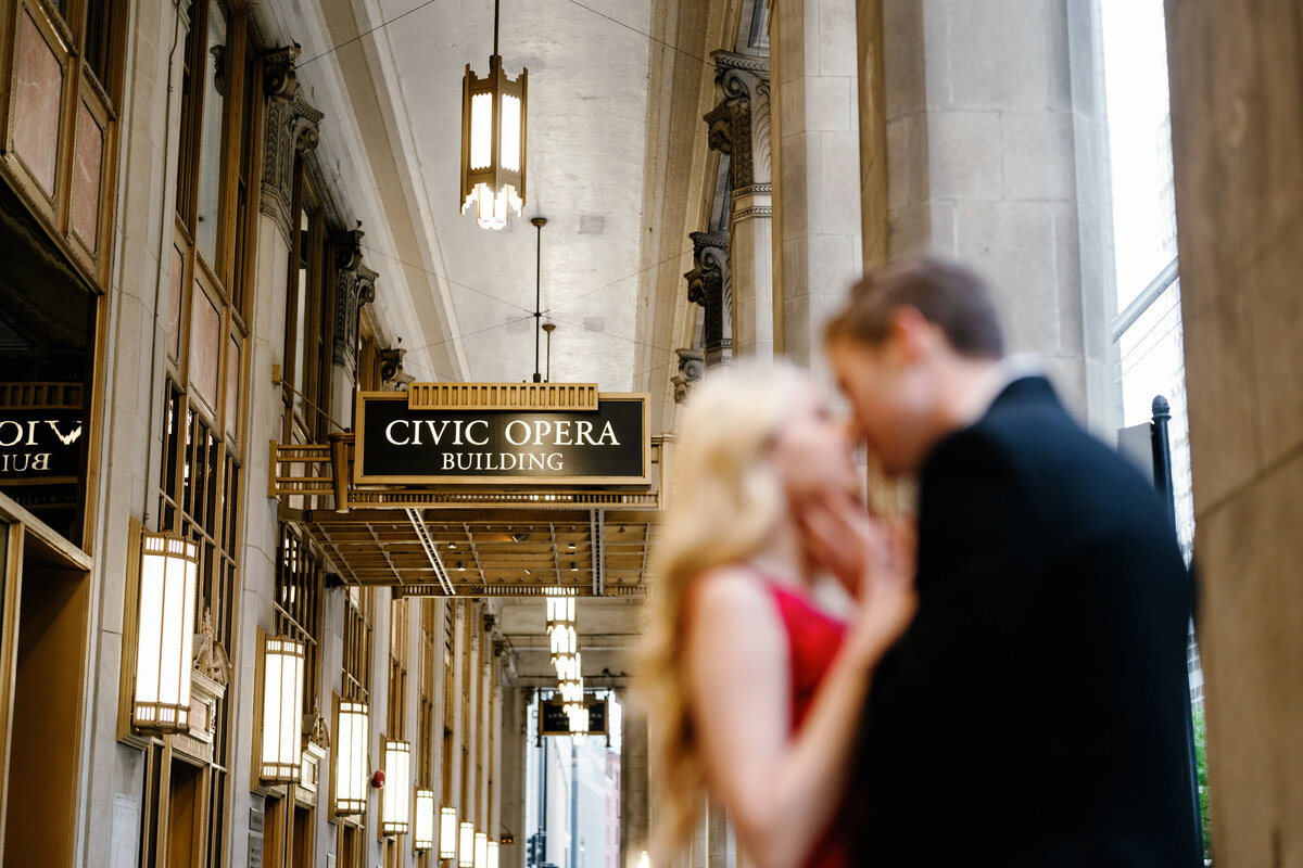 Aspen-Avenue-Chicago-Wedding-Photographer-Lyric-Opera-House-Elegant-Timeless-Classic-Luxury-Downtown-True-to-Color-Bold-Romantic-Chicago-Theater-Lurie-Garden-FAV-97