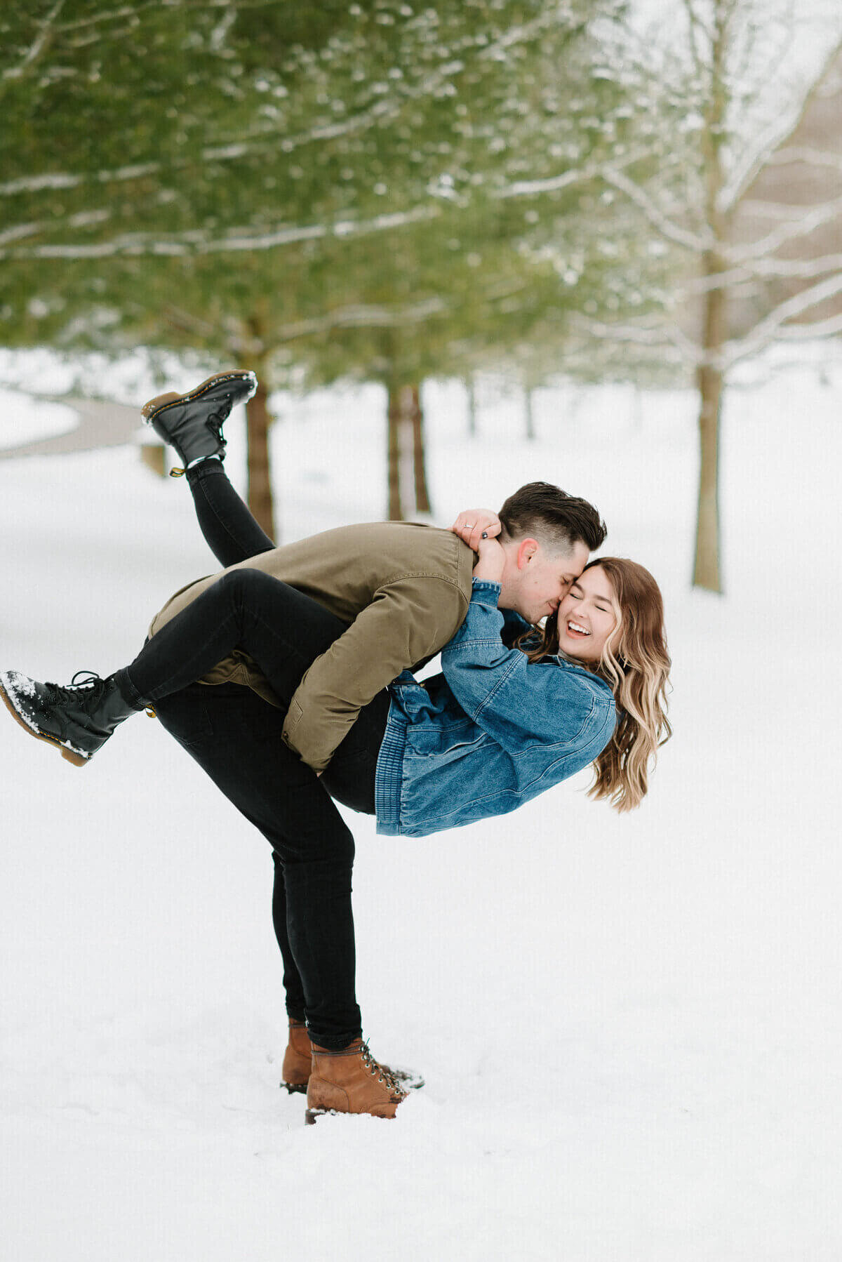 man holding woman up by nashville engagement photographers
