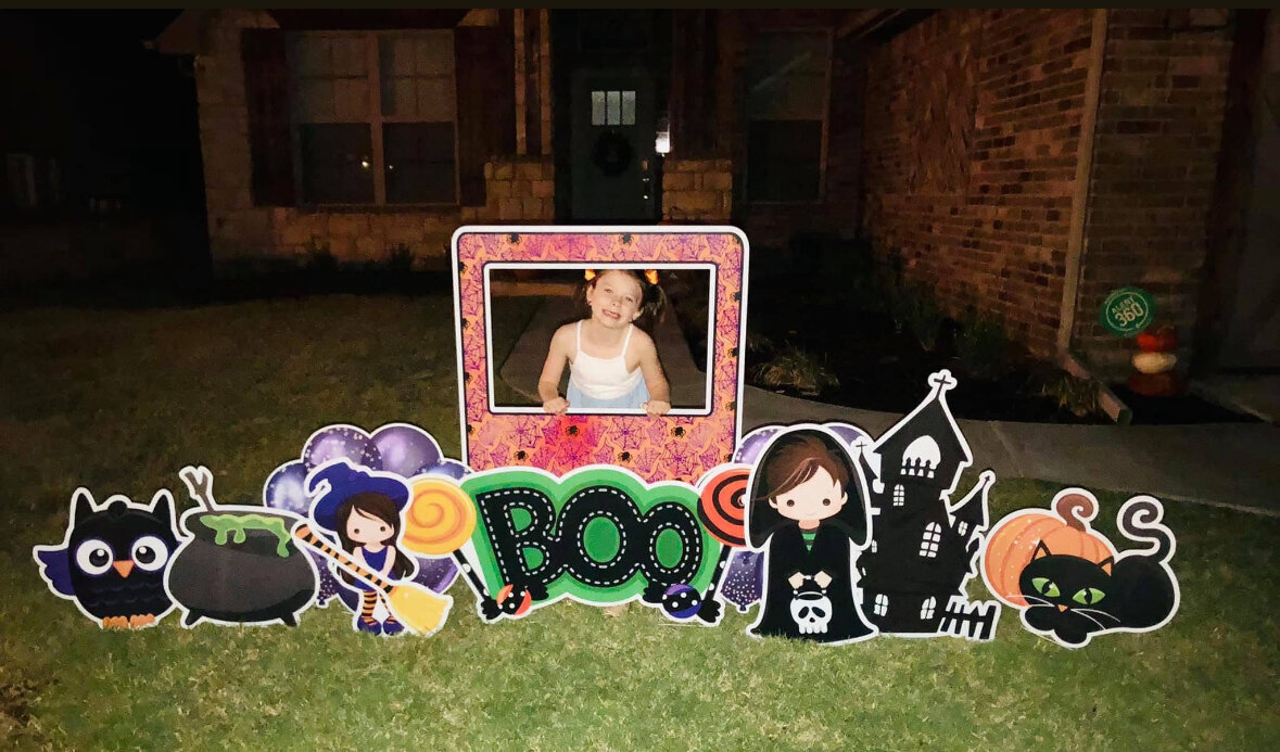 Halloween Yard Setup in Edmond, OK. Simply Sign It is a yard greeting sign rental company servicing Edmond, NW OKC, Piedmont, and Deer Creek. Create a yard greeting sign for your home, organization, or school.
