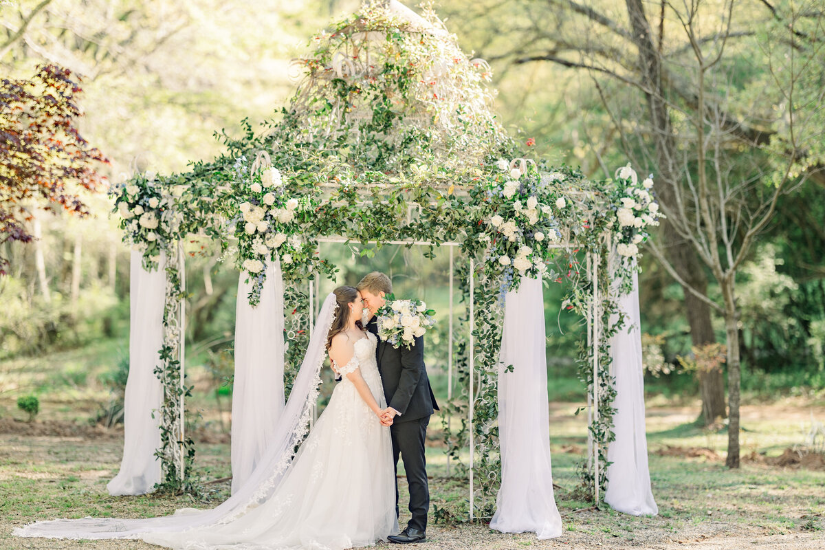 9 oak farm wedding at gazebo with florals and linen drapped