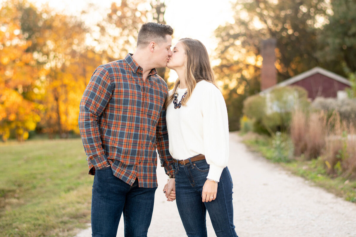 couple kissing in fall colors