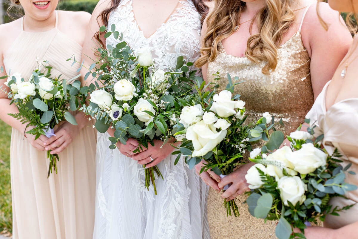 bridesmaids bouquets with gold and white