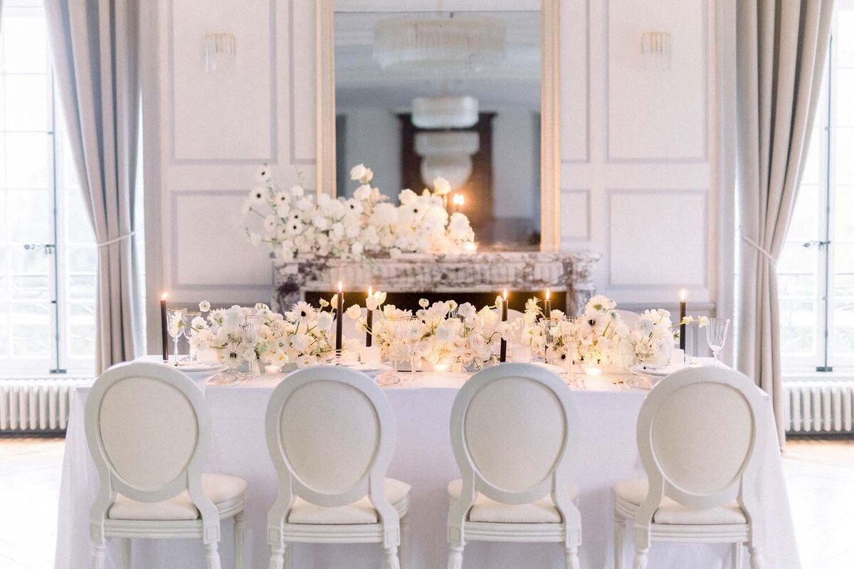 Parisian couture wedding in Black and White at chateau de Bonaventure Paris Veronique Lorre floral designer Aude lucas30