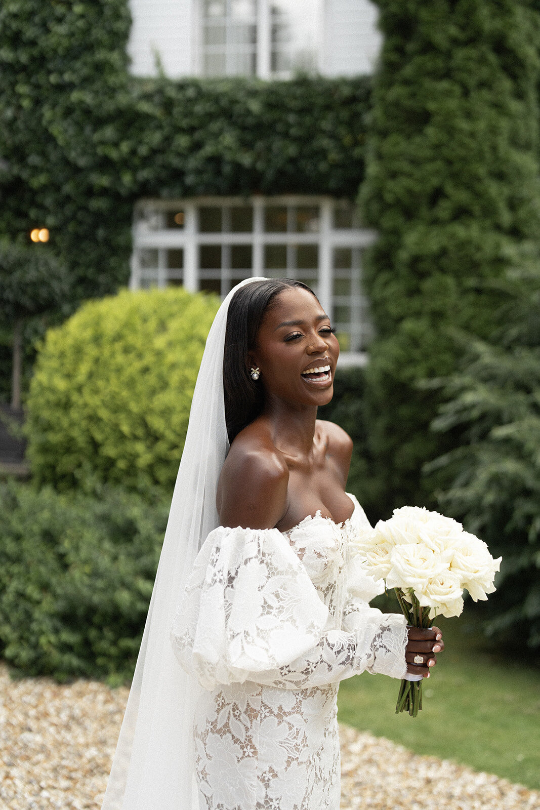 all-white-wedding-bouquet