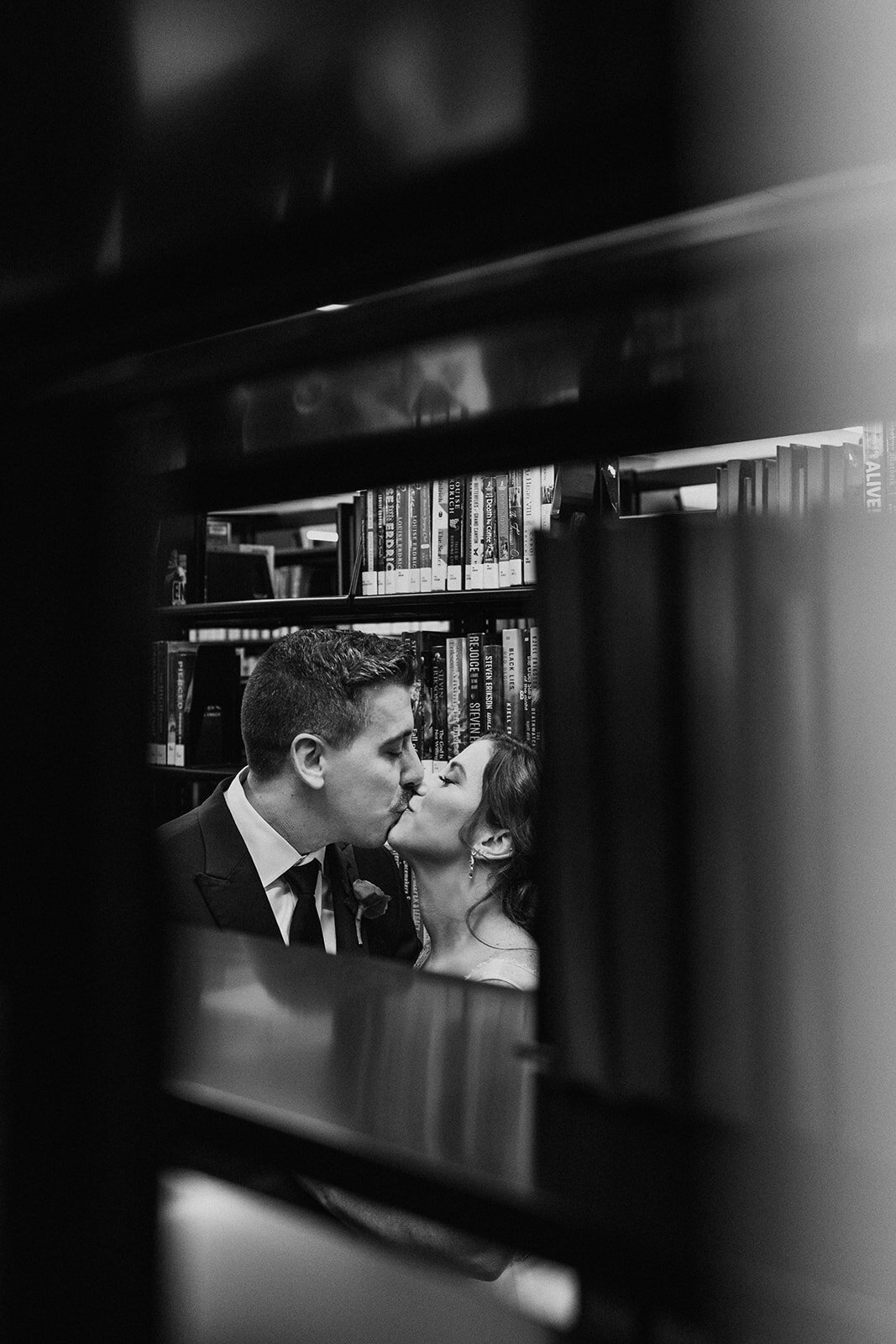 TessLesliePhotos-austin-central-library-wedding-357