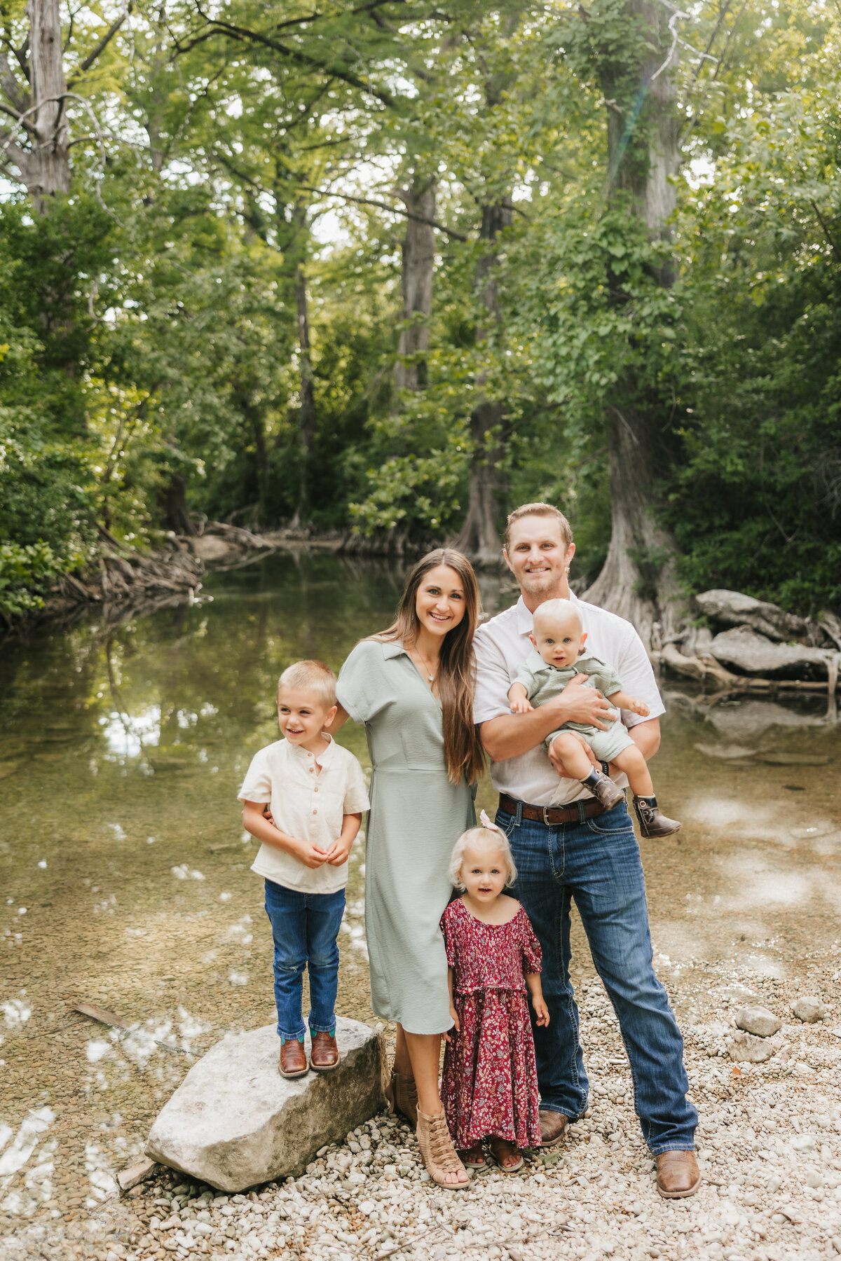 family-photos-in-the-river