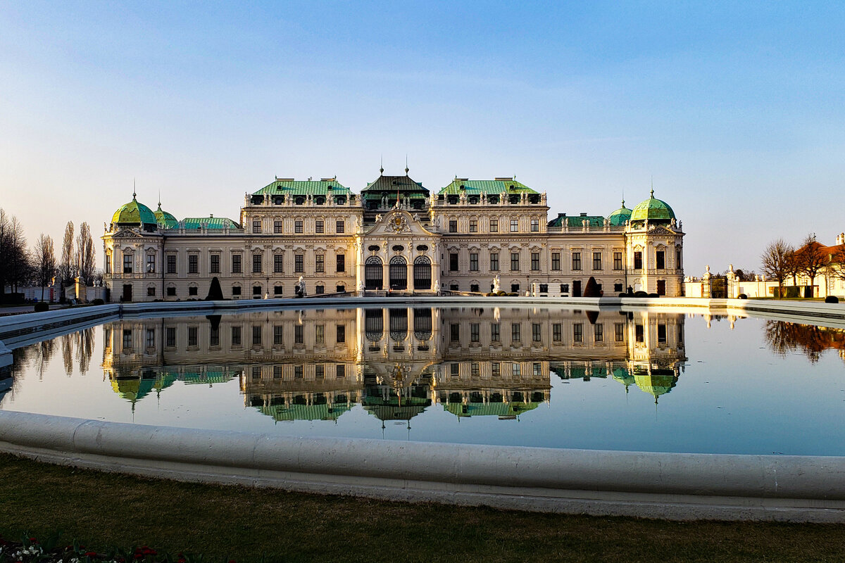 South Side of Belvedere Palace in Vienna, Austria. Grobes Bassin