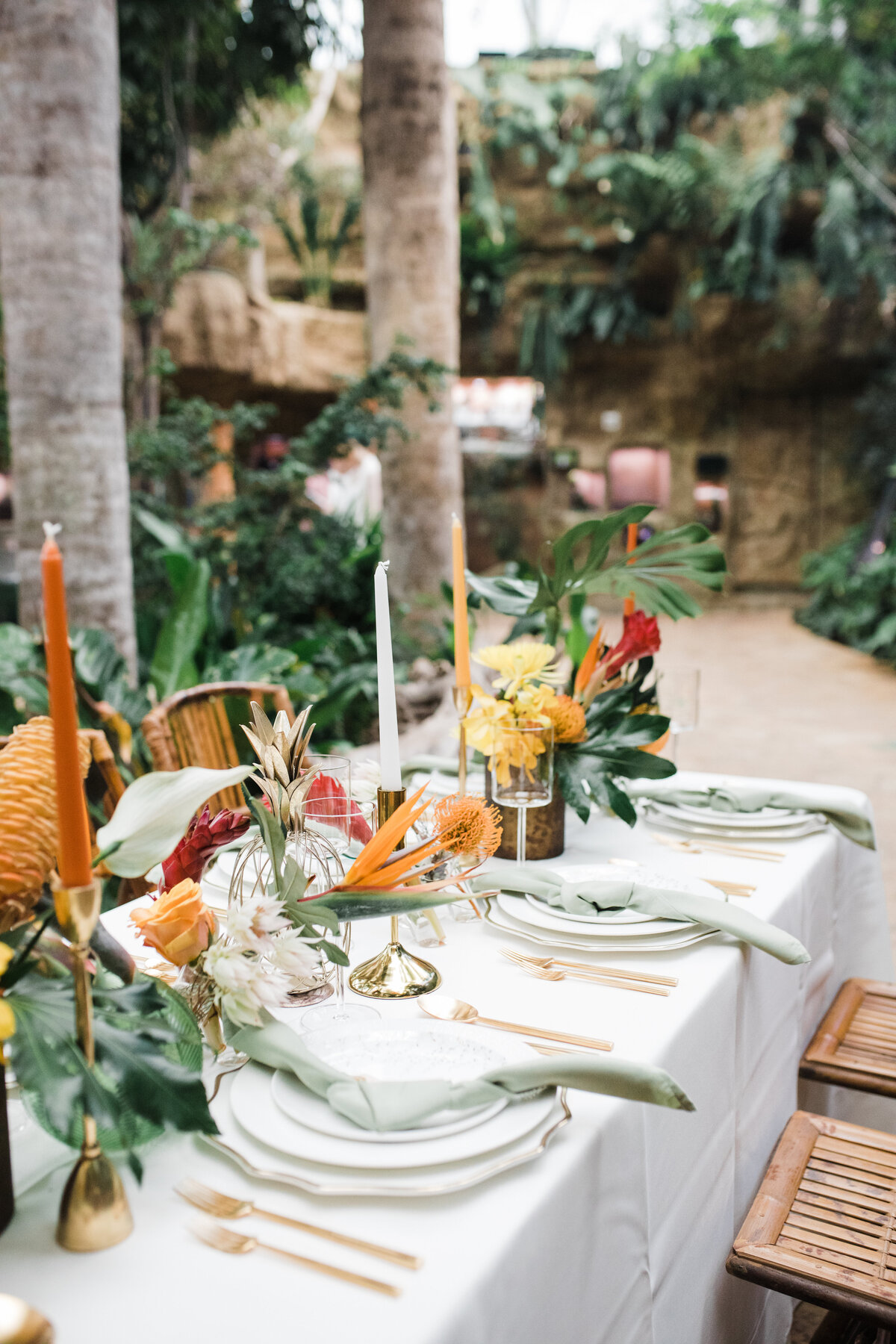 Dallas Aquarium Nimbus Events Tropical Wedding Planning Colorful Table Floral