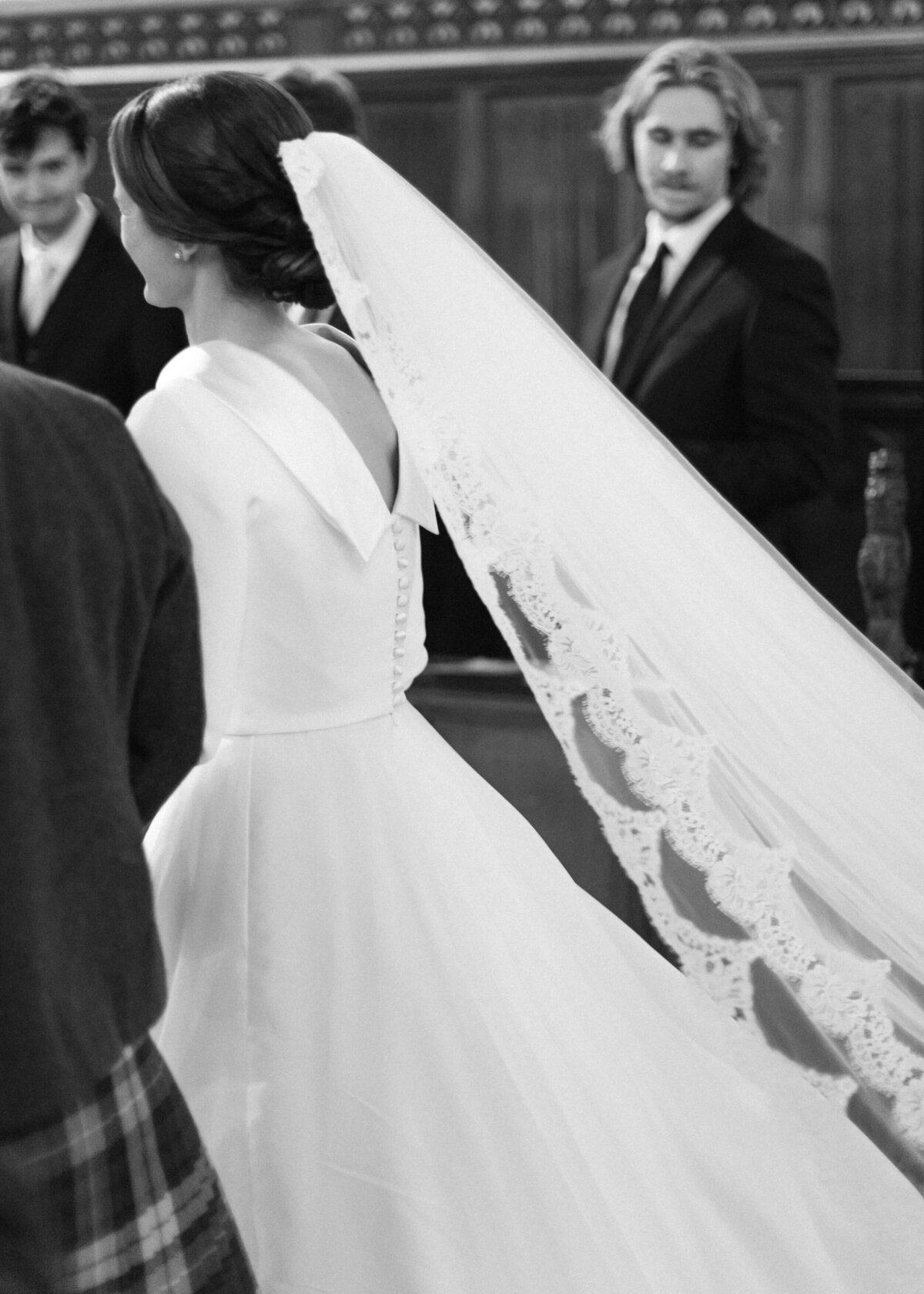 chloe-winstanley-wedding-oxford-gsp-ceremony-suzanne-neville-veil