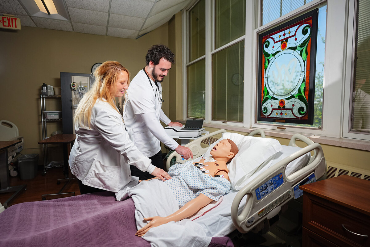 kansas-city-marketing-photography-people-0114-doctor-and-nurse-treating-patient