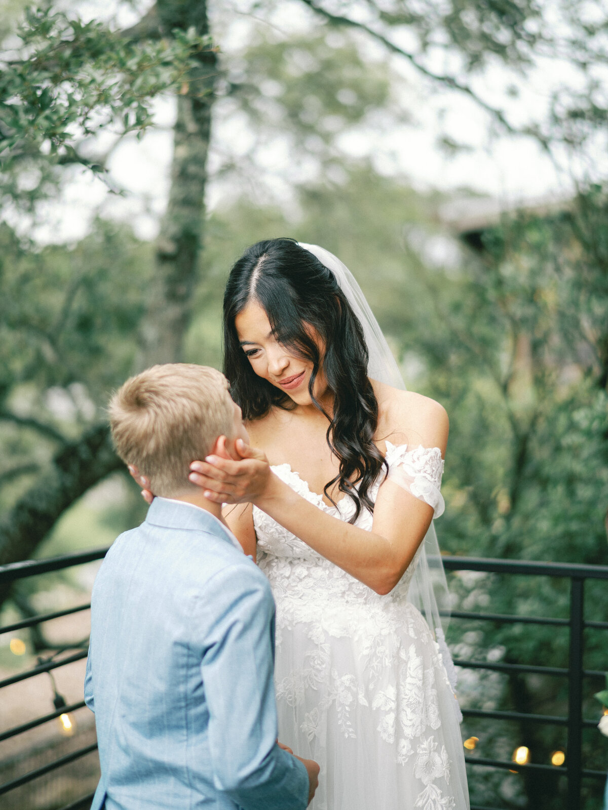 Intimate elopement micro-wedding