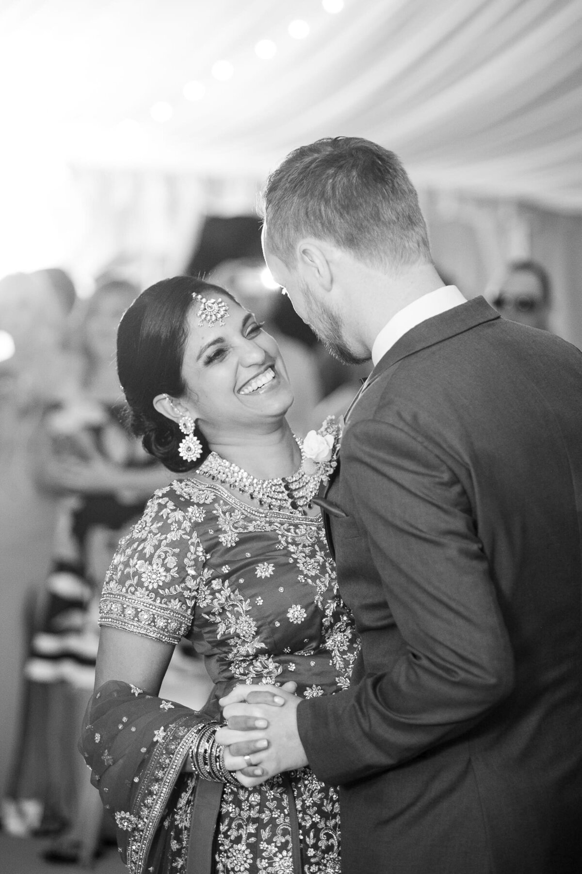 bride-sari-first-dance