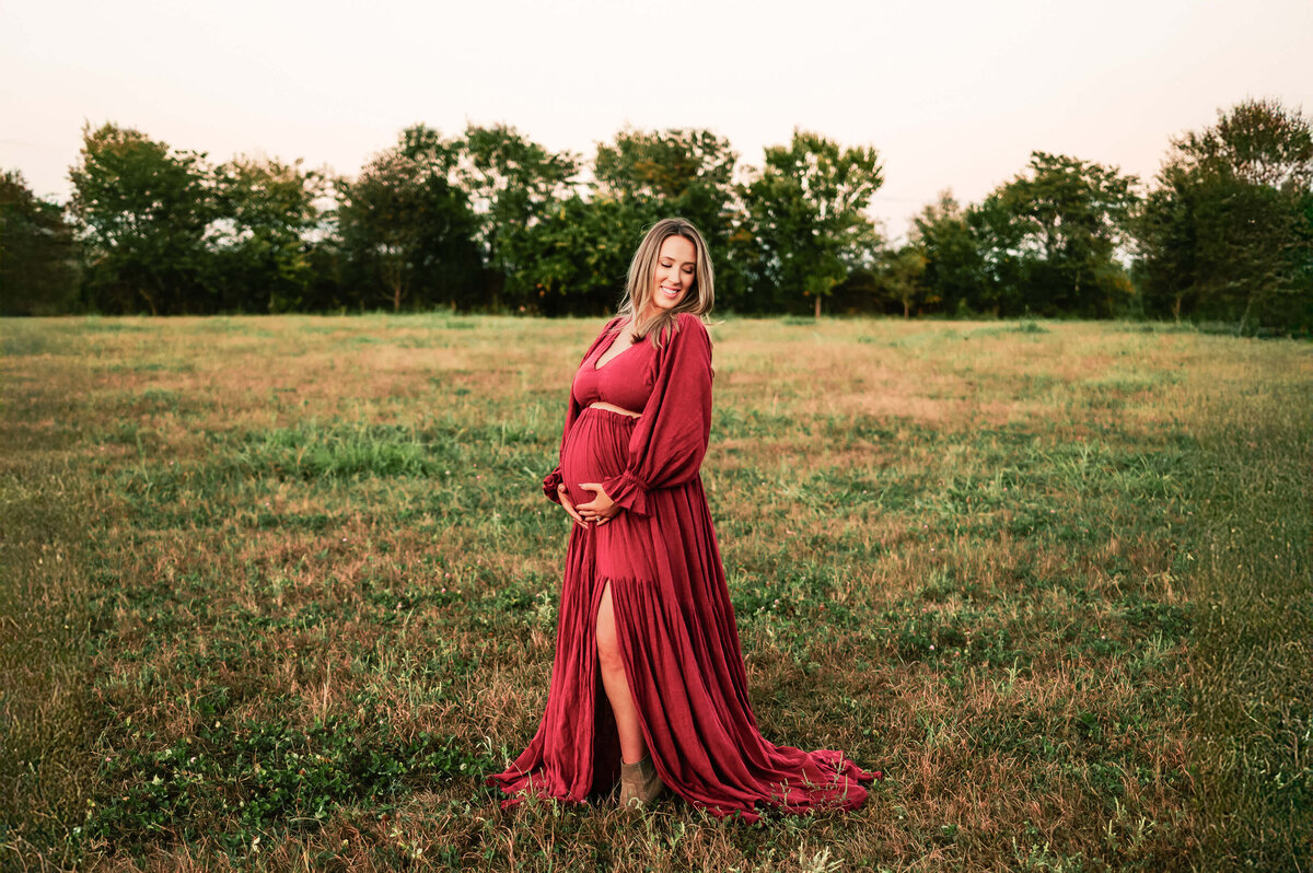 mom holding her baby bump enjoying her Springfield MO maternity photography session