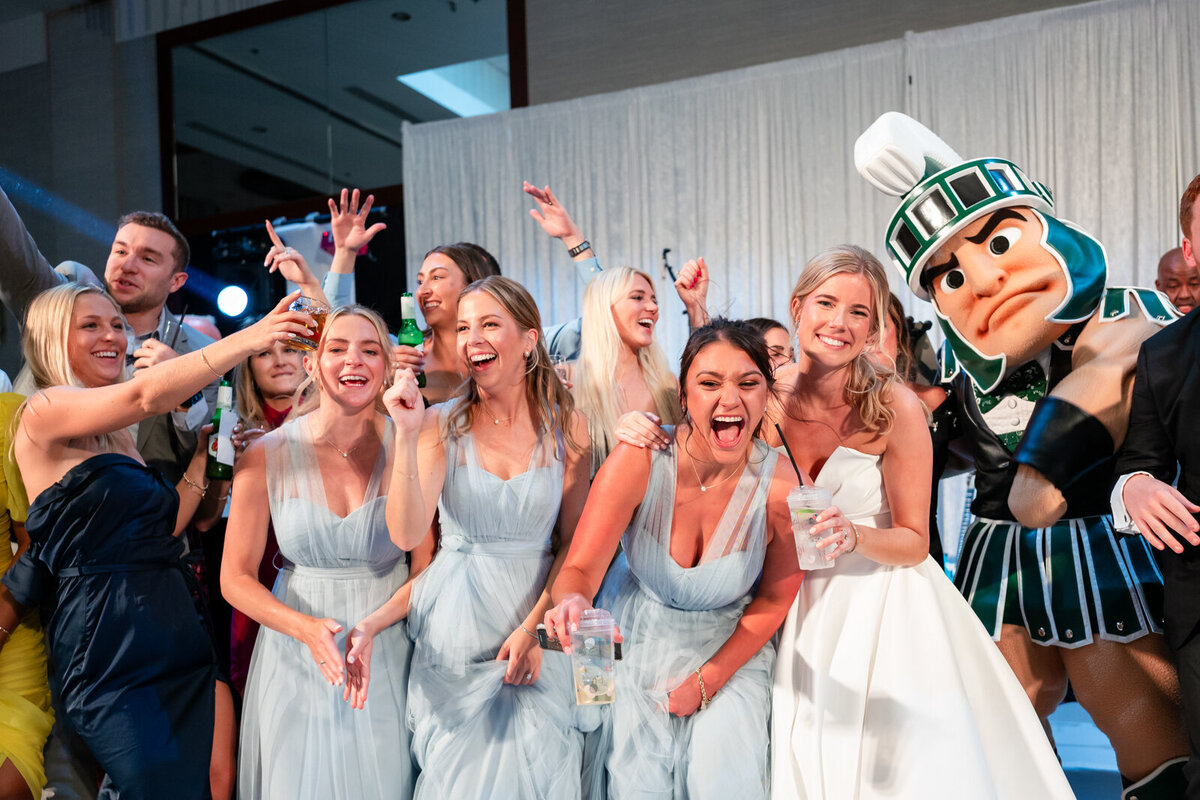 Grand Rapids Wedding Photographer JW Marriott820