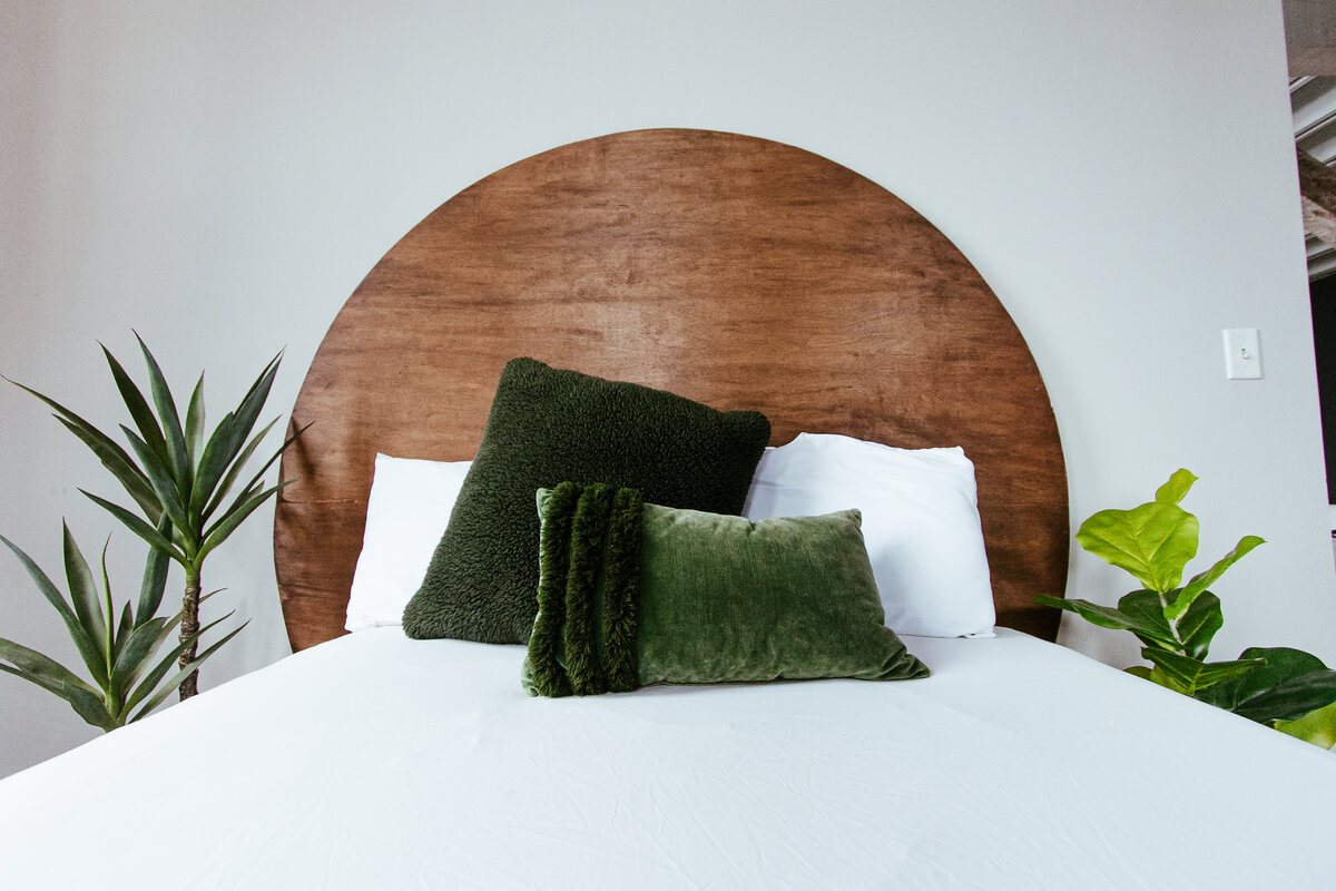 12.26.24-Rachel-DesJardins-Photography-The-Hive-House-Spring-And-Full-Studio-27