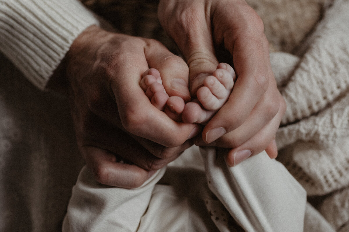 Fotograaf Medemblik newbornshoot moederschap baby  Noord-Holland'