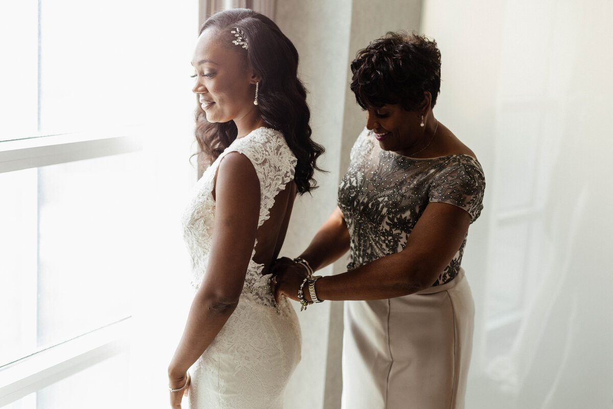 mother-of-bride-geting-bride-dressed