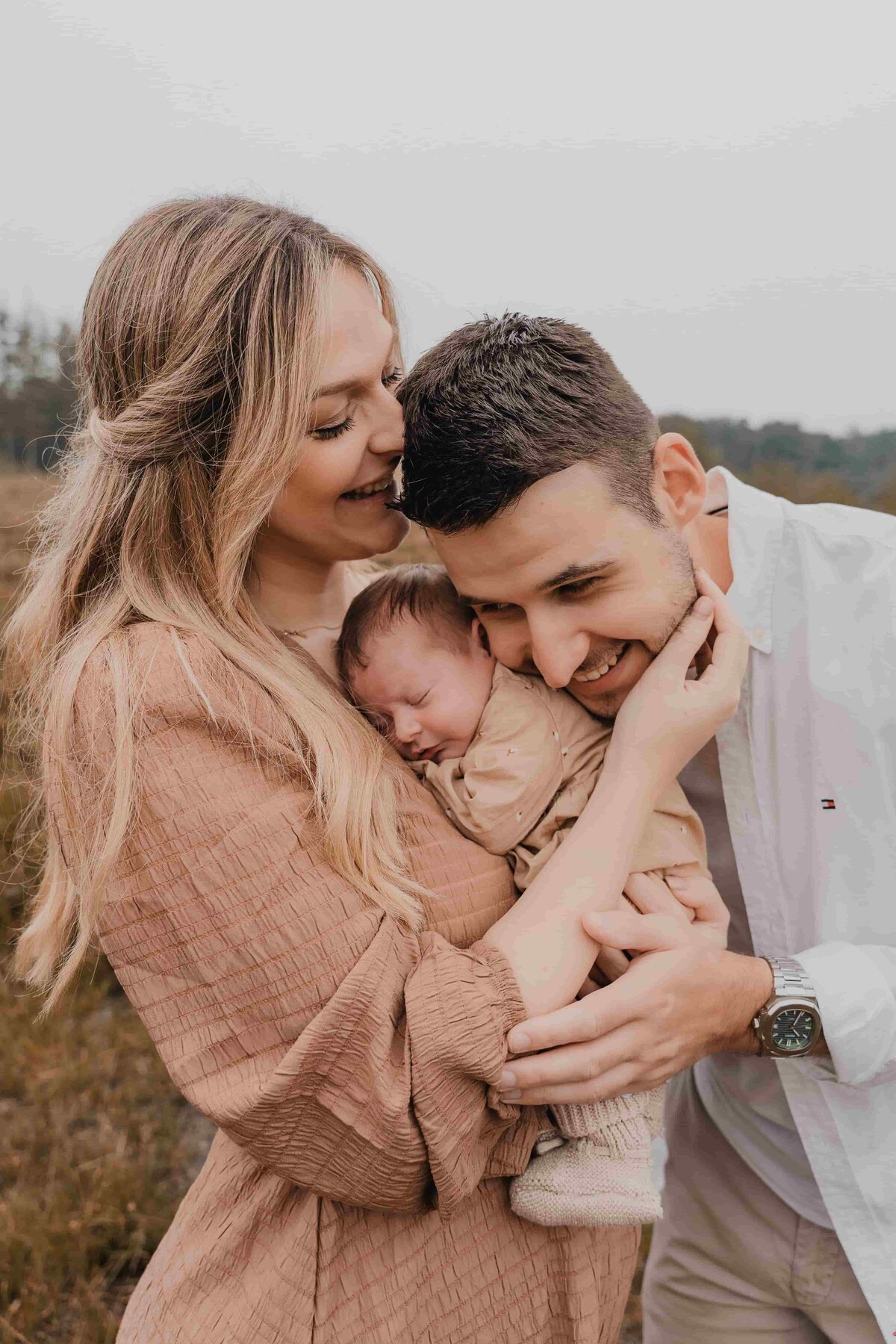 gezinnetje met hun newborn