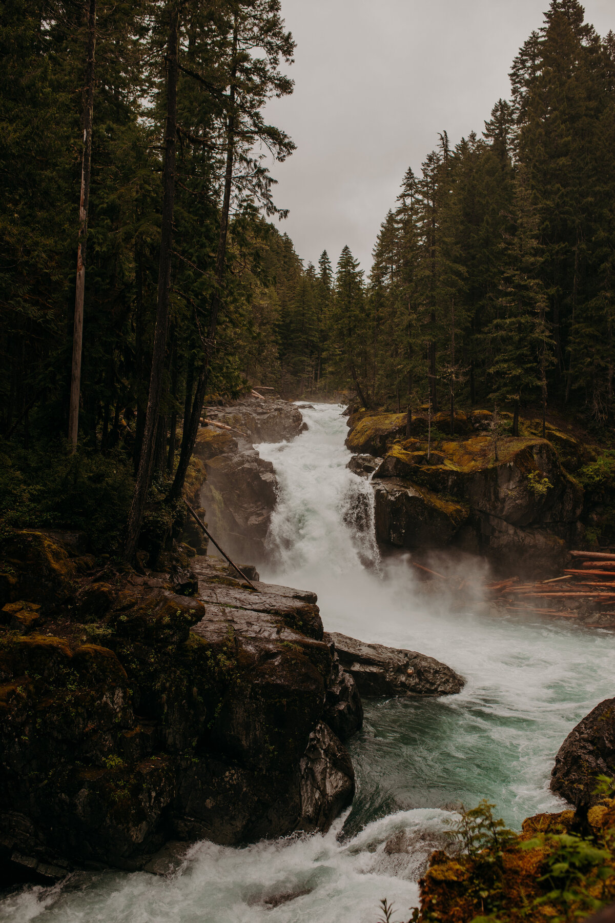 silver-falls-mount-rainier-washington