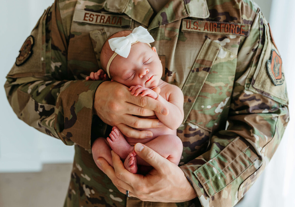 newborn-session-with-military-uniform