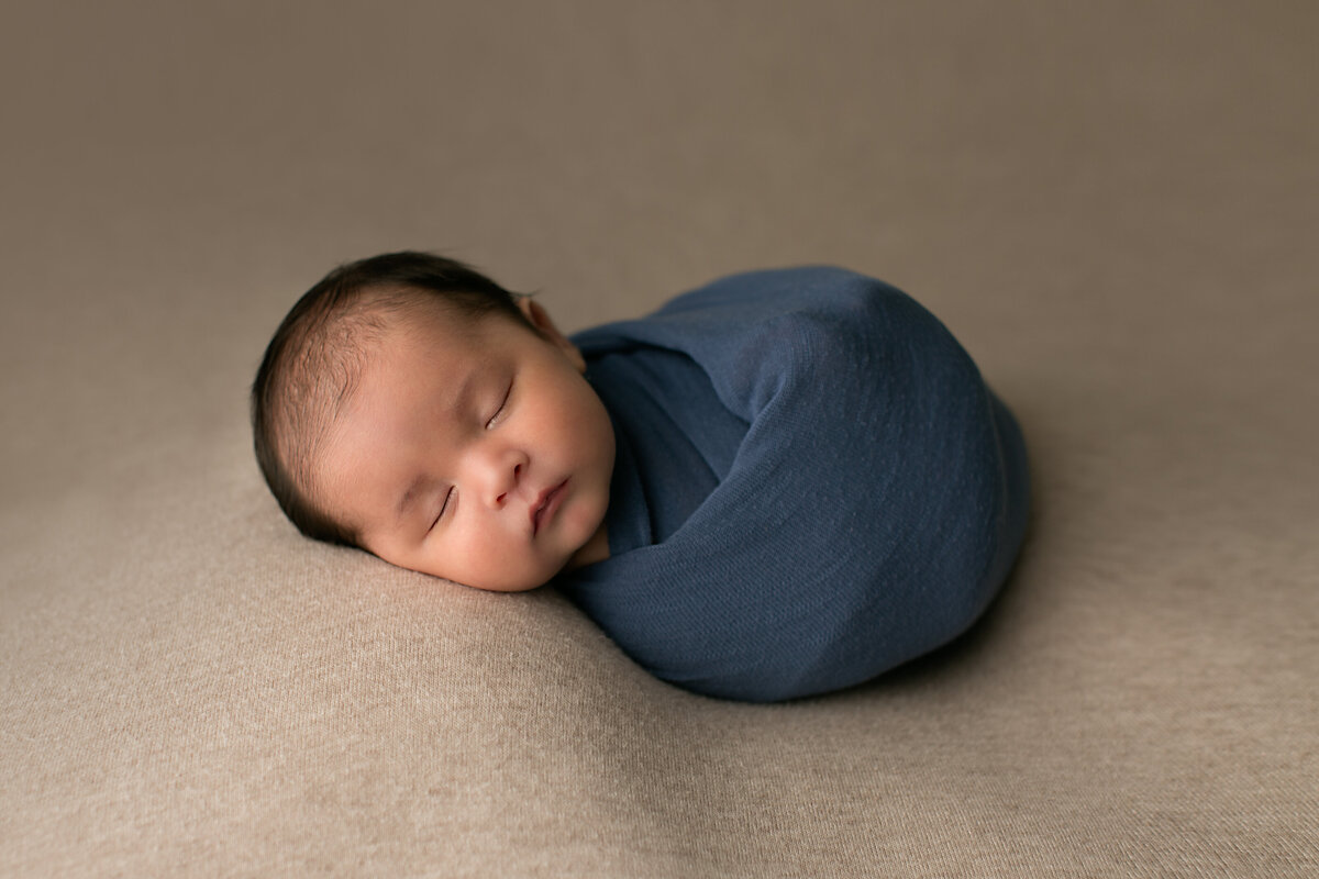 inland_empire_newborn_photographer_baby_boy_blue_neutral_wrap