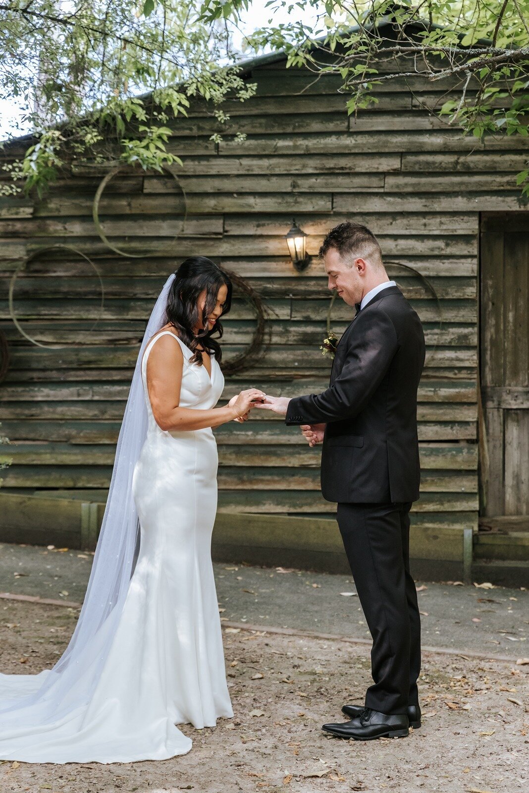 Elope-styled-micro-wedding-victoria-the-log-cabin-ranch25